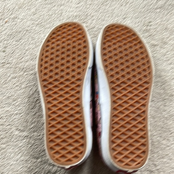 Vans Peanuts 2017 sneakers! RARE! Women’s size 7 in excellent used condition. - Picture 4 of 8